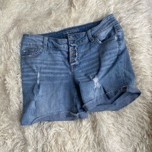 Women’s Size 3/4 Maurices Shorts